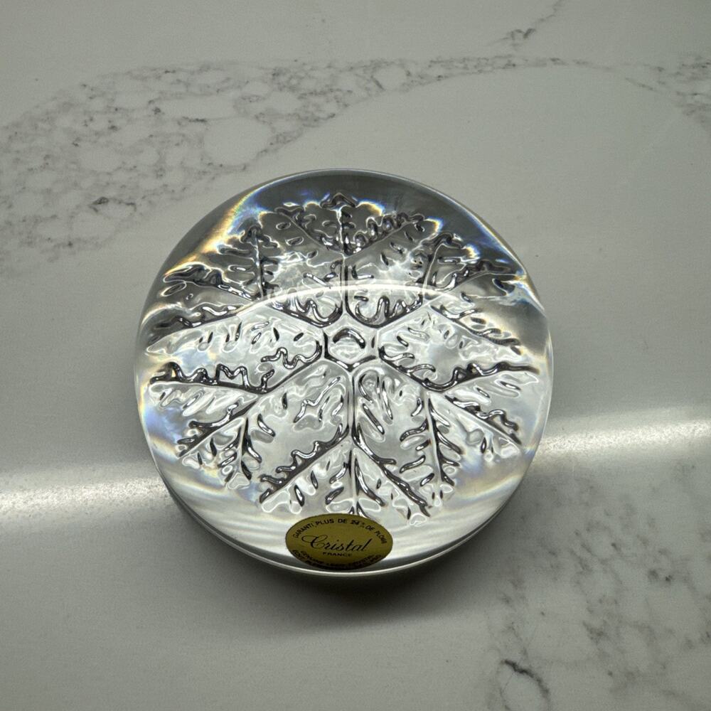 Cristal Snowflake Paperweight~24% Lead Crystal ~ Made in France